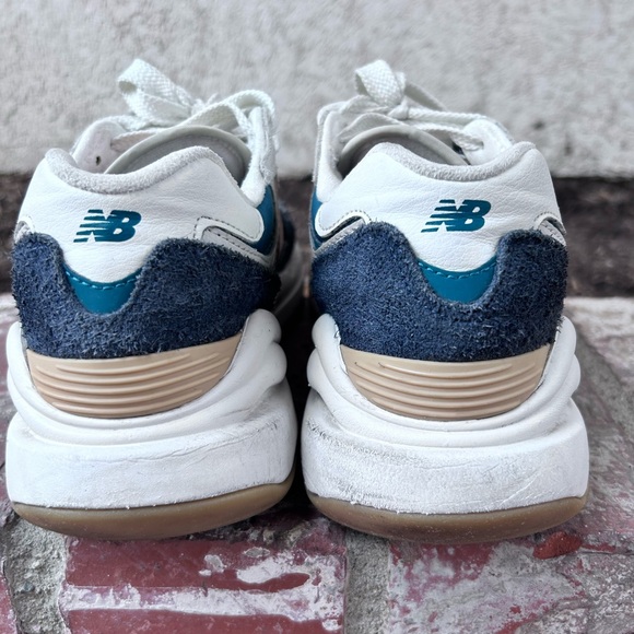 New Balance 574 - Picture 6 of 9